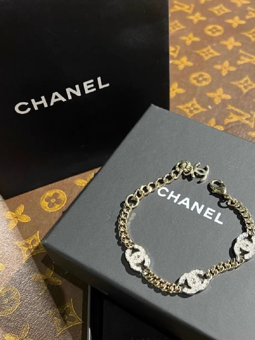 Chanel Gold Interlocking Bracelet CC Link Chain Elegant Luxury